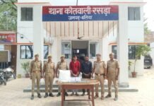 उत्तर प्रदेश : दुकान में चोरी का खुलासा, कारीगर ही निकला चोर, लाखों की नकदी और लैपटॉप के साथ दो गिरफ्तार