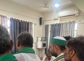 उत्तर प्रदेश : भाकियू जिला उपाध्यक्ष के नेतृत्व में किसानों ने तहसील दिवस में एडीएम प्रशासन को सौंपा ज्ञापन; 4 दिनों का अल्टीमेटम, अनिश्चितकालीन धरने की चेतावनी