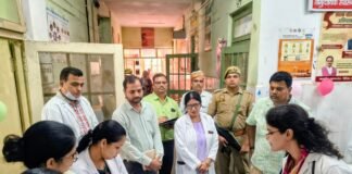 उत्तर प्रदेश : सीएचसी मिश्रिख के औचक निरीक्षण में बड़ी लापरवाही उजागर, डीएम ने 3 कर्मचारियों का 15 दिन का वेतन रोका