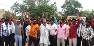 Uttar Pradesh : रूट परिवर्तन के विरोध में ई-रिक्शा चालकों का प्रदर्शन, निगम पर मनमानी के आरोप, चेतावनी- मांगें नहीं मानीं तो आंदोलन होगा तेज…