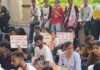 वाराणसी: BHU में BFA छात्रों का धरना, प्रैक्टिकल कॉपियों की दोबारा जांच की मांग