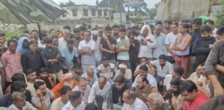 UP: देवबंद में बिजली संकट पर संग्राम, सपा नेता और CO के बीच तीखी तकरार