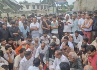 UP: देवबंद में बिजली संकट पर संग्राम, सपा नेता और CO के बीच तीखी तकरार