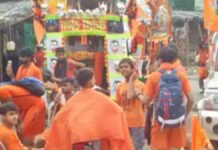 यूपी: लखनऊ में कांवड़ियों का प्रदर्शन, मोहन रोड जाम; मांग पर अड़े कांवड़िए