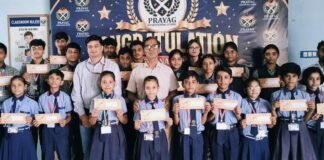 UP: 700 विद्यार्थियों ने राष्ट्रपति, प्रधानमंत्री और वीर जवानों को भेजी राखी, डाक विभाग की पहल से दिखा देशप्रेम