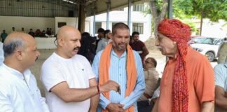 UP: चोटी काटकर अपमानित करने और फसल नष्ट करने का आरोप, पांच आरोपियों पर कार्रवाई की मांग