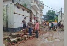 UP: मुआवजा बिना सड़क चौड़ीकरण का विरोध, ग्रामीणों ने डीएम से लगाई न्याय की गुहार