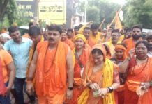 UP: खराब मौसम के बीच भी नहीं थमा शिवभक्तों का जोश, बदलापुर में निकली भव्य कांवड़ यात्रा