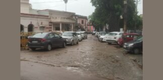 सीतापुर जनपद में आज विद्यालयों में अधिक वर्षा के कारण अवकाश रहेगा