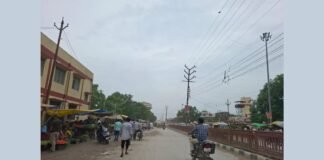 UP: मुगलसराय में बादलों की आवाजाही के बीच उमस ने बढ़ाई परेशानी, 30 डिग्री रहा तापमान