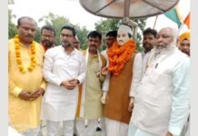 UP: तिरंगे के साथ निकली बलिया बलिदान दिवस की भव्य रैली, शहीदों को किया नमन