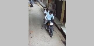 UP: किराना दुकान के बाहर से रिफाइंड तेल की टीन चोरी, CCTV में कैद हुई वारदात