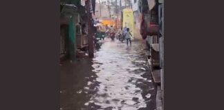 UP: चंद घंटों की बारिश में डूबी मुरादाबाद की गलियां, जाहिद नगर में जलभराव से लोगों का जीना हुआ मुश्किल