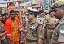 UP: सावन के पहले सोमवार पर बाबा विश्वनाथ के दरबार में उमड़ा आस्था का सैलाब, आधी रात से शुरू हुआ दर्शन का सिलसिला