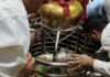 UP: सावन के पहले सोमवार पर भूतेश्वर महादेव मंदिर में उमड़ा आस्था का सैलाब, हजारों श्रद्धालुओं ने किया जलाभिषेक