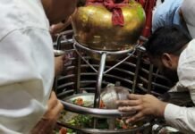 UP: सावन के पहले सोमवार पर भूतेश्वर महादेव मंदिर में उमड़ा आस्था का सैलाब, हजारों श्रद्धालुओं ने किया जलाभिषेक