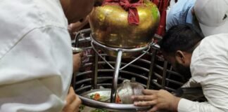 UP: सावन के पहले सोमवार पर भूतेश्वर महादेव मंदिर में उमड़ा आस्था का सैलाब, हजारों श्रद्धालुओं ने किया जलाभिषेक
