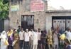 UP: मथुरा में राशन वितरण पर सवाल, ग्रामीणों ने डीलर के खिलाफ खोला मोर्चा