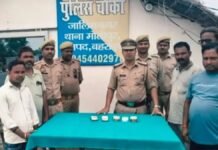 UP: सड़क हादसे में गिरे 2.50 लाख, पुलिस ने ईमानदारी से मालिक को लौटाई पूरी रकम