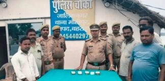 UP: सड़क हादसे में गिरे 2.50 लाख, पुलिस ने ईमानदारी से मालिक को लौटाई पूरी रकम