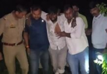 UP: इनामी बदमाश पुलिस मुठभेड़ में घायल, साथी समेत गिरफ्तार, तमंचा और बाइक बरामद