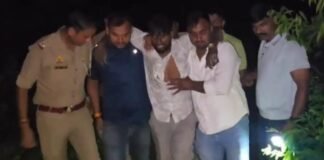 UP: इनामी बदमाश पुलिस मुठभेड़ में घायल, साथी समेत गिरफ्तार, तमंचा और बाइक बरामद