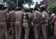 अमेठी अंकित हत्याकांड: 38 घंटे तक नहीं हुआ अंतिम संस्कार, मुआवजा और नौकरी की मांग पर अड़े परिजन