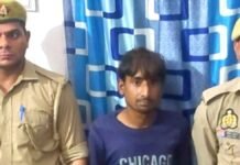 इटावा: चोरी की बाइक पर फर्जी नंबर प्लेट लगाकर घूम रहा युवक गिरफ्तार, तमंचा भी बरामद