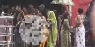 जौनपुर: बधाई विवाद पर किन्नरों का बवाल, कोतवाली के बाहर किया अर्धनग्न प्रदर्शन, पुलिस से की धक्का-मुक्की