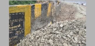 मिर्जापुर: पहली ही बरसात में धंसा 64 करोड़ का आमघाट रेलवे ओवरब्रिज, निर्माण गुणवत्ता पर उठे सवाल