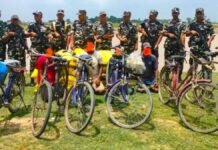 बहराइच: एसएसबी की बड़ी कार्रवाई, 17 बोरी यूरिया व 6 साइकिलों के साथ चार नेपाली तस्कर गिरफ्तार