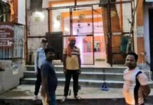 इटावा: शिव मंदिर के दानपात्र का ताला तोड़कर नकदी चोरी, सीसीटीवी फुटेज के आधार पर होगी जांच