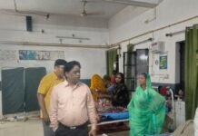जौनपुर: शाहगंज सामुदायिक स्वास्थ्य केंद्र पर देर रात औचक निरीक्षण करने पहुंचे सीएमओ, स्वास्थ्य विभाग में मचा हड़कंप