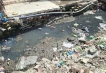 चंदौली: खुला नाला बना मुसीबत, आए दिन गिर रहे लोग!