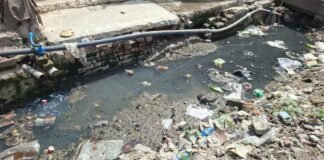 चंदौली: खुला नाला बना मुसीबत, आए दिन गिर रहे लोग!