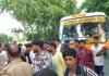 UP: 15 दिन से ट्रांसफार्मर खराब, बिजली को तरसे ग्रामीण, NH-35 पर लगाया जाम, 2 घंटे थमा रहा यातायात