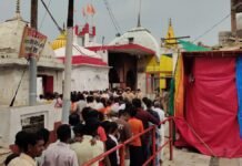 बाराबंकी: हर-हर महादेव से गूंजा लोधेश्वर धाम, दूसरे सोमवार पर उमड़ी श्रद्धालुओं की भारी भीड़