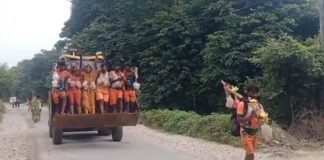 UP: बुलडोजर पर सवार होकर निकले कांवड़िए, ‘हर-हर महादेव’ के जयकारों के बीच वीडियो वायरल