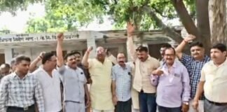 रायबरेली: PWD ठेकेदारों का हल्ला बोल, 6 गुना जुर्माने और बजट की कमी पर खोला मोर्चा