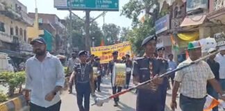 UP: वाराणसी में निकली भव्य तिरंगा यात्रा, बच्चों ने दिखाई देशभक्ति की अनोखी झलक