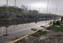 UP: छह साल से जलभराव में डूबी ITI सर्विस रोड, जिम्मेदारों की अनदेखी से नागरिक बेहाल