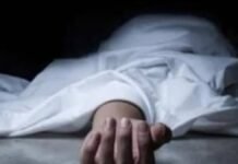 UP: पत्नी से विवाद के बाद टूट गया व्यापारी! कमरे में बंद होकर उठाया खौफनाक कदम, दरवाजा तोड़ा तो लटक रहा था शव