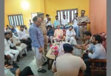 UP: बाबा किनाराम जन्मोत्सव को लेकर डीएम-एसपी ने की बैठक, तैयारियों को समय से पूरा करने के निर्देश