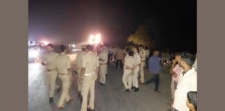 हाथरस के सलेमपुर सड़क हादसे में दादा-पोते समेत 3 की मौत, नायब तहसीलदार की गाड़ी से टक्कर का आरोप
