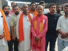 मथुरा में झाड़-फूंक के ठिकाने पर राष्ट्रीय हनुमान दल के कार्यकर्ताओं का हंगामा, पुलिस से कार्रवाई की मांग