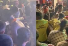 UP: सावन के तीसरे सोमवार पर बाबा विश्वनाथ के दर्शन को उमड़ी श्रद्धालुओं की भीड़
