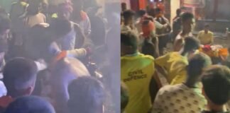 UP: सावन के तीसरे सोमवार पर बाबा विश्वनाथ के दर्शन को उमड़ी श्रद्धालुओं की भीड़