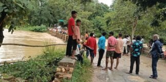 UP: मिर्जापुर में भारी बारिश का कहर, पानी में डूबा मुख्य कांवड़ मार्ग, यातायात बंद
