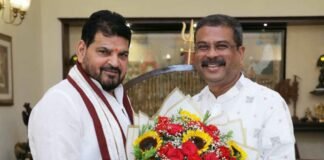 दिल्ली में बृजभूषण शरण सिंह ने धर्मेंद्र प्रधान से की मुलाकात, कई मुद्दों पर हुई अहम चर्चा