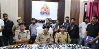 UP: हाथरस पुलिस की बड़ी सफलता, 30 लाख के 109 गुम मोबाइल बरामद